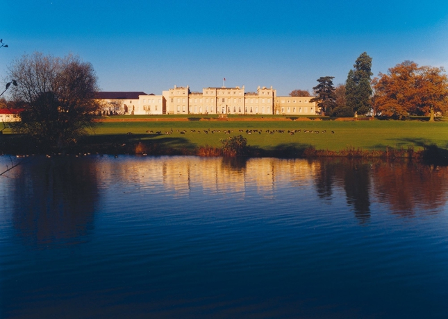 Imagen de los exteriores del Hotel De Vere Wokefield Estate. Foto 8