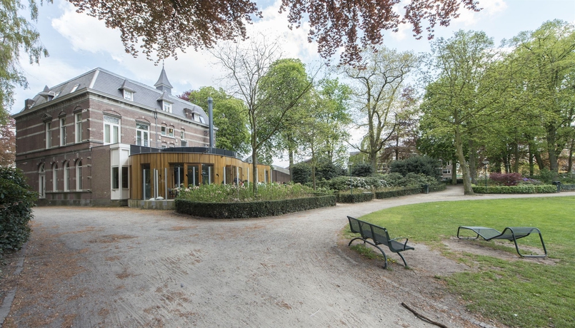 Imagen de los exteriores del Hotel De Villa. Foto 9