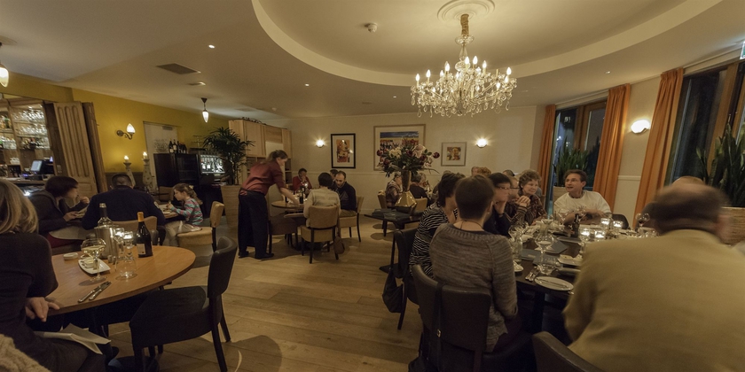 Imagen del bar/restaurante del Hotel De Villa. Foto 3