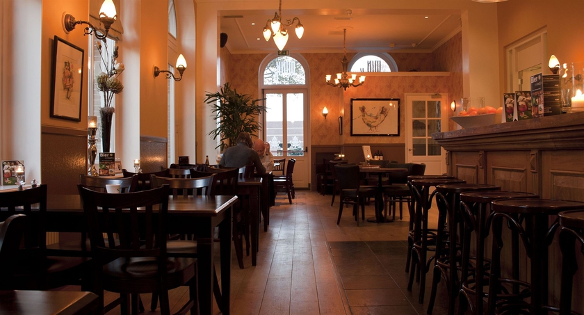 Imagen del bar/restaurante del Hotel De Villa. Foto 5