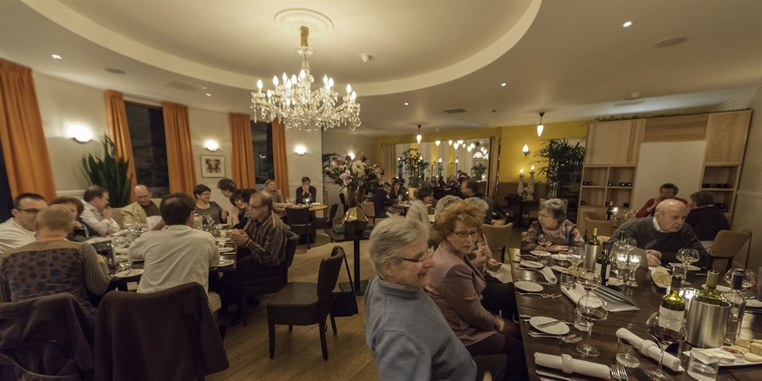 Imagen del bar/restaurante del Hotel De Villa. Foto 7