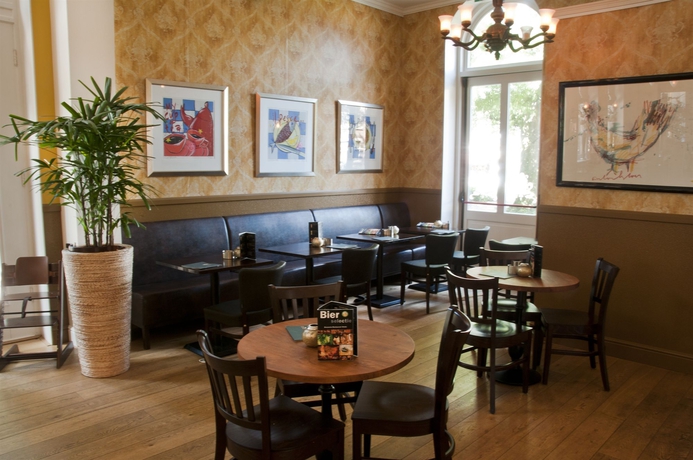 Imagen del bar/restaurante del Hotel De Villa. Foto 8