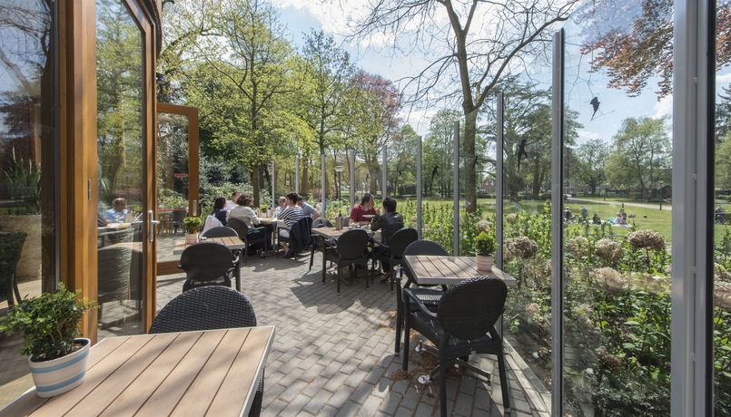 Imagen de los exteriores del Hotel De Villa. Foto 11