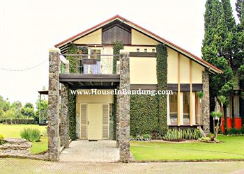 Imagen general del Hotel De Villa Istana Bunga By Houseinbandung. Foto 3