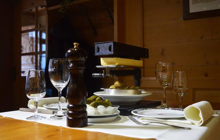 Imagen del bar/restaurante del Hotel De Ville, &Eacute;pagny. Foto 5