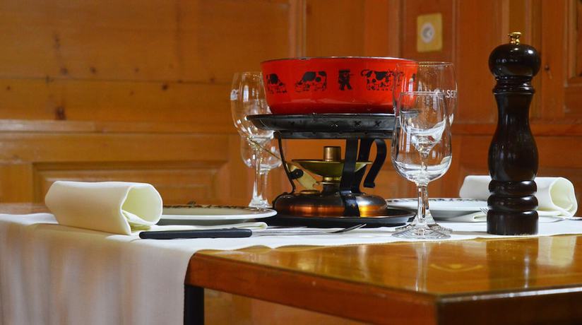 Imagen del bar/restaurante del Hotel De Ville, &Eacute;pagny. Foto 8