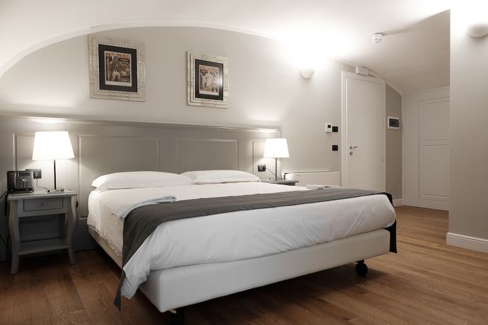 Imagen de la habitación del Hotel De Ville, G&eacute;nova. Foto 15