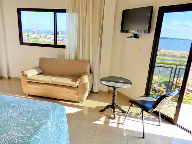 Imagen de la habitación del Hotel De la Costa, Encarnaci&oacute;n. Foto 5