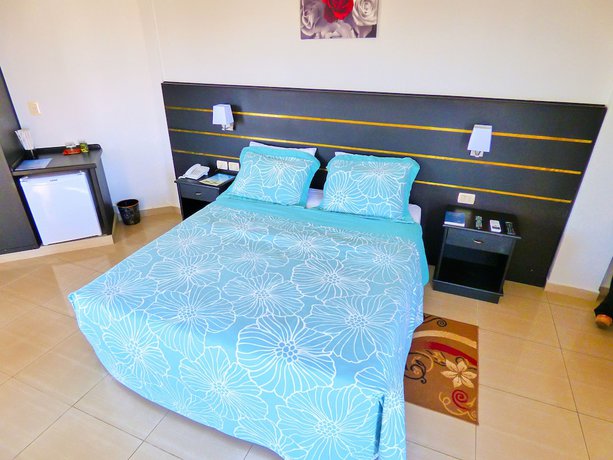 Imagen de la habitación del Hotel De la Costa, Encarnaci&oacute;n. Foto 13