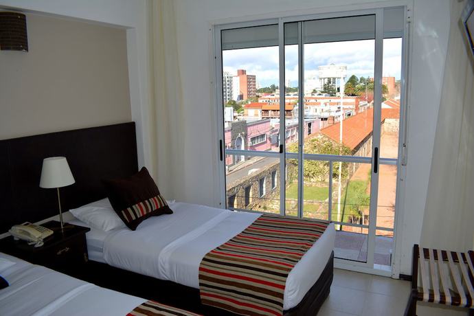 Imagen de la habitación del Hotel De la Plaza. Foto 16