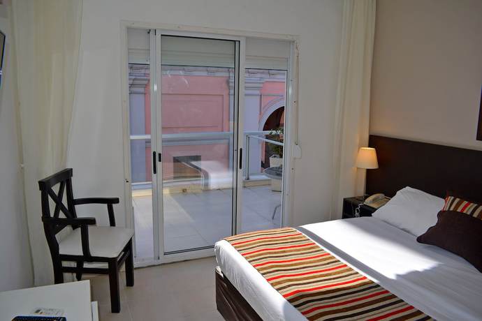 Imagen de la habitación del Hotel De la Plaza. Foto 19