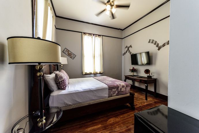 Imagen de la habitación del Hotel DeFuniak. Foto 3