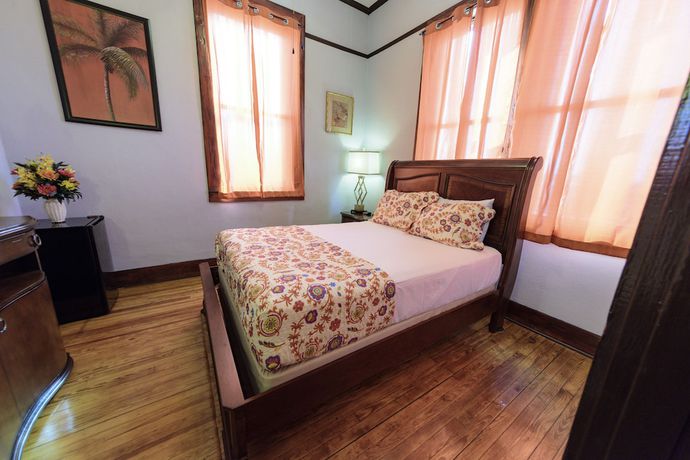Imagen de la habitación del Hotel DeFuniak. Foto 5
