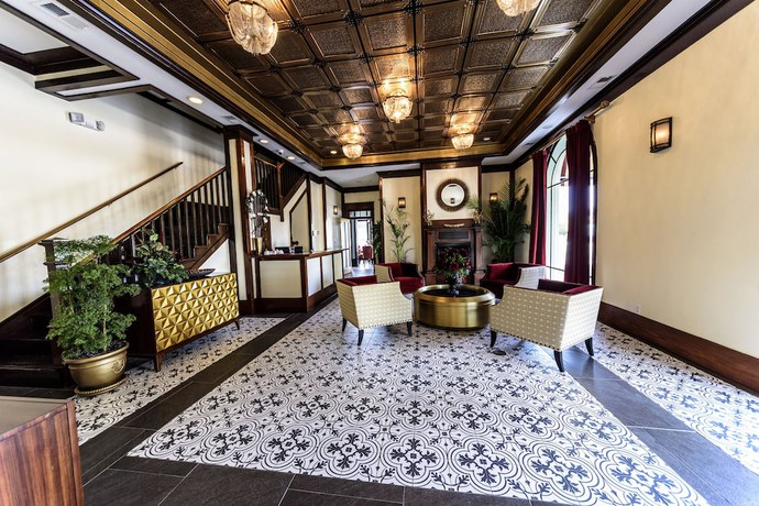 Imagen de los interiores del Hotel DeFuniak. Foto 18