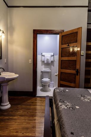 Imagen de la habitación del Hotel DeFuniak. Foto 6