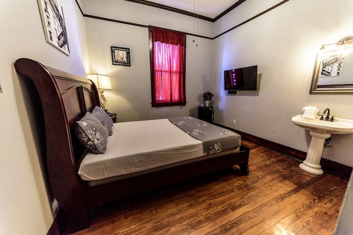 Imagen de la habitación del Hotel DeFuniak. Foto 9