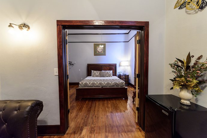 Imagen de la habitación del Hotel DeFuniak. Foto 16