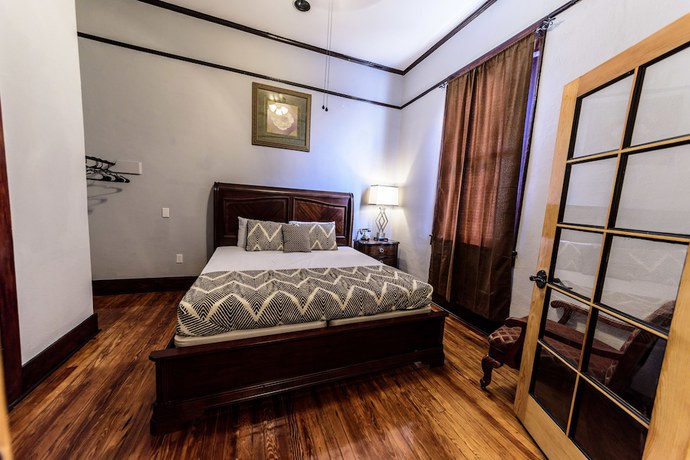 Imagen de la habitación del Hotel DeFuniak. Foto 17