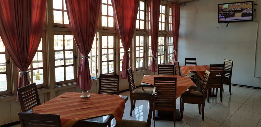Imagen del bar/restaurante del Hotel DeQur Jakarta Kota. Foto 2