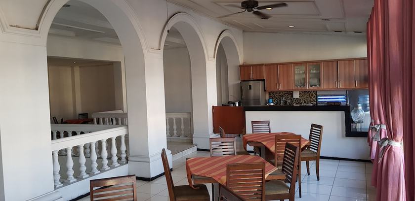 Imagen del bar/restaurante del Hotel DeQur Jakarta Kota. Foto 3