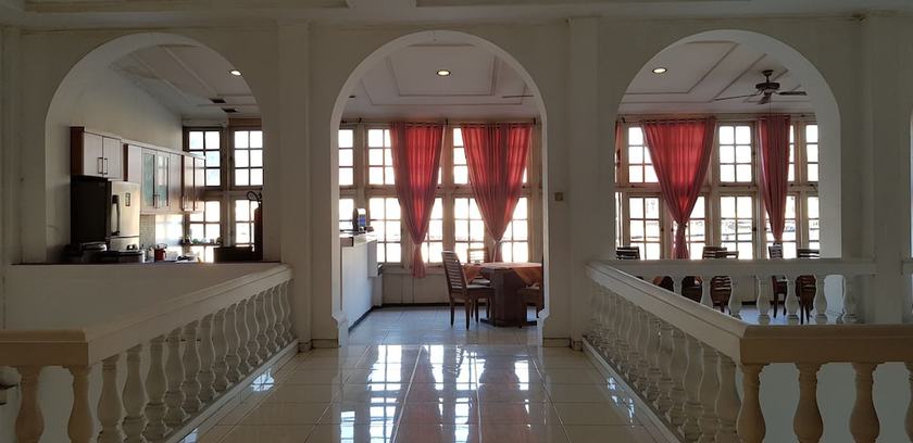 Imagen del bar/restaurante del Hotel DeQur Jakarta Kota. Foto 4
