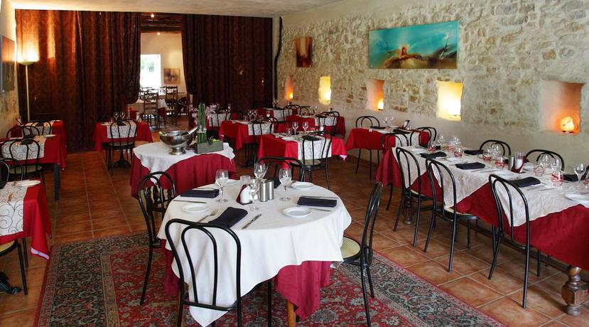 Imagen del bar/restaurante del Hotel D&eacute;jeunez Sous L'arbre. Foto 4