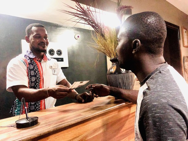 Imagen de los interiores del Hotel D&eacute;tente H&ocirc;tel. Foto 19