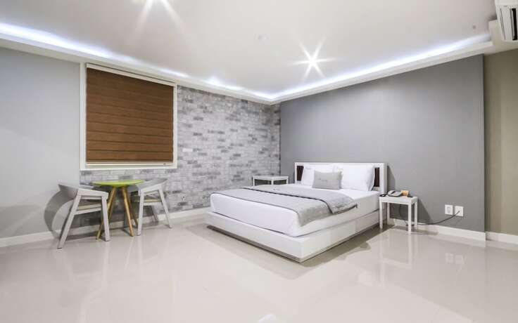 Imagen de la habitación del Hotel Deagu Seongseo CF. Foto 11