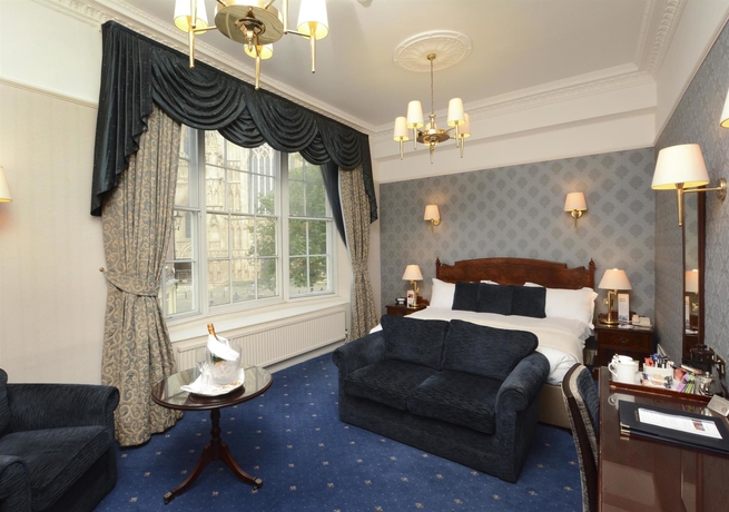 Imagen de la habitación del Hotel Dean Court. Foto 5