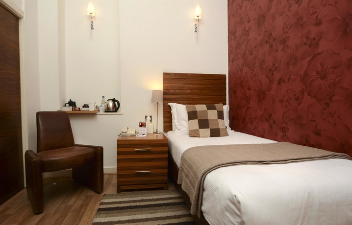 Imagen de la habitación del Hotel Dean Court. Foto 15