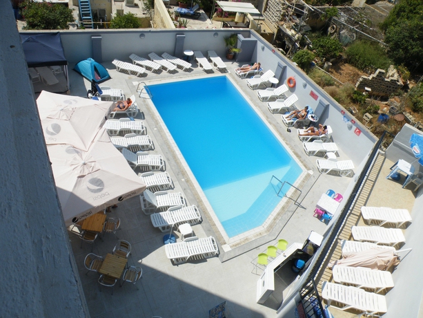 Imagen de la piscina del Hotel Dean Hamlet. Foto 15