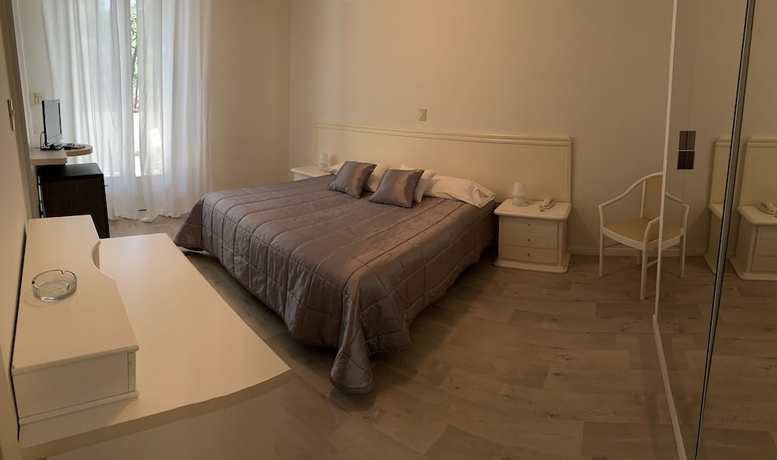 Imagen de la habitación del Hotel Deanna Golf. Foto 7