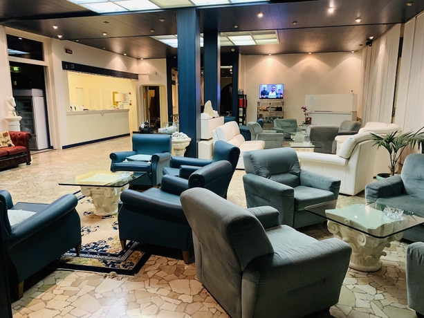 Imagen de los interiores del Hotel Deanna Golf. Foto 17