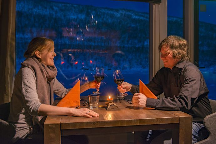 Imagen del bar/restaurante del Hotel Deatnu. Foto 6