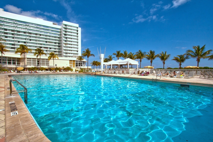 Imagen de la piscina del Hotel Deauville Beach Resort. Foto 15