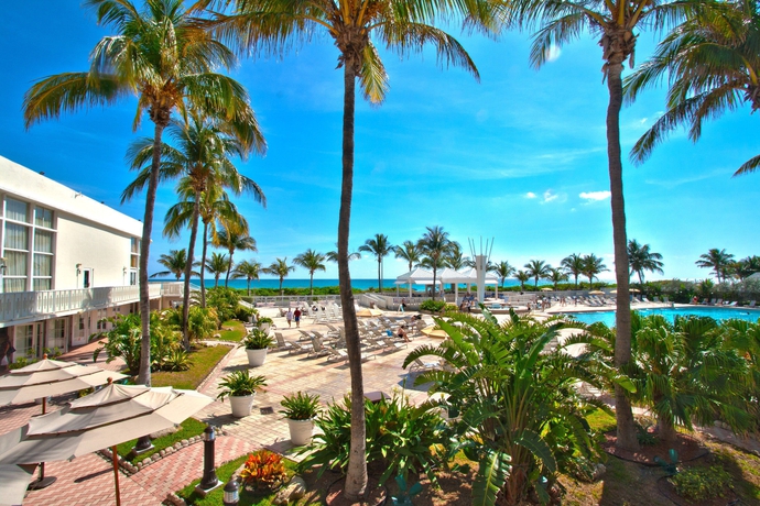 Imagen de la piscina del Hotel Deauville Beach Resort. Foto 16