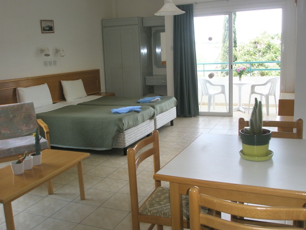 Imagen de los interiores del Hotel Debbiexenia Apartments. Foto 13