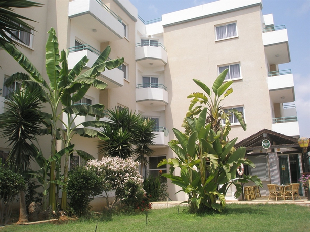 Imagen de los exteriores del Hotel Debbiexenia Apartments. Foto 12