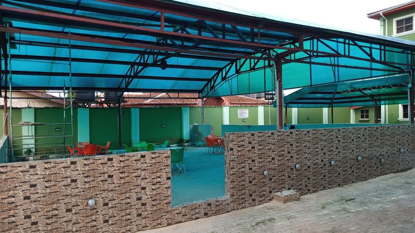 Imagen del bar/restaurante del Hotel De'bliss Gold And Suite. Foto 4