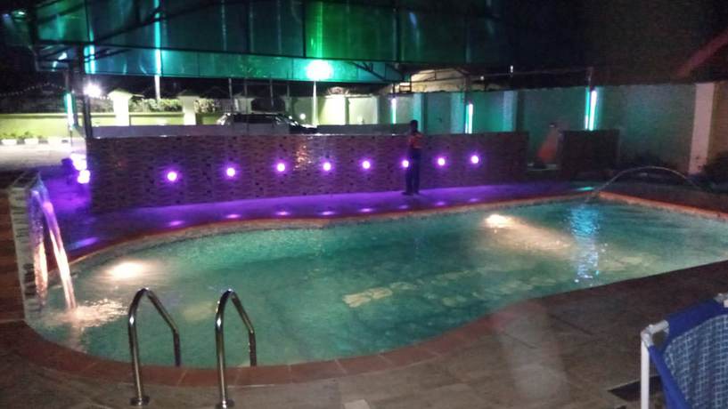 Imagen de la piscina del Hotel De'bliss Gold And Suite. Foto 19