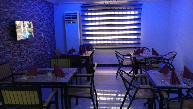 Imagen del bar/restaurante del Hotel De'bliss Gold And Suite. Foto 5