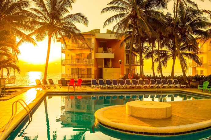 Imagen de la piscina del Hotel Decameron Aquarium - All Inclusive. Foto 17