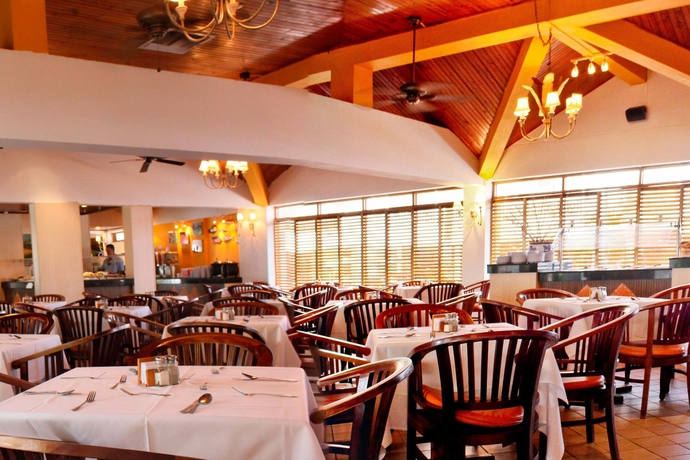 Imagen del bar/restaurante del Hotel Decameron Aquarium - All Inclusive. Foto 4