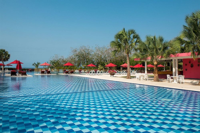 Imagen de la piscina del Hotel Decameron Baru - All Inclusive. Foto 11