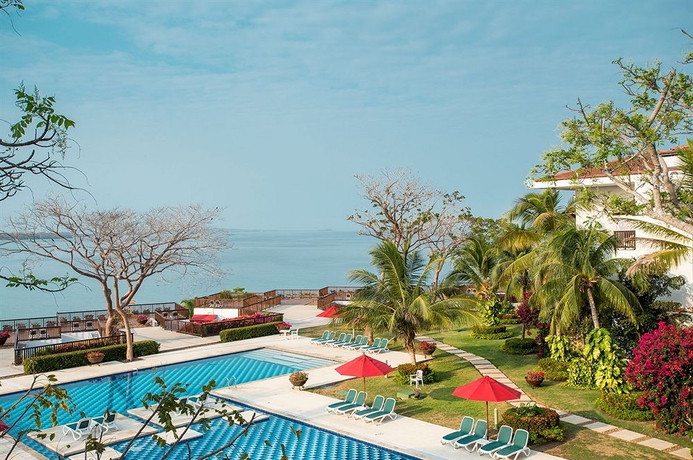 Imagen de la piscina del Hotel Decameron Baru - All Inclusive. Foto 15