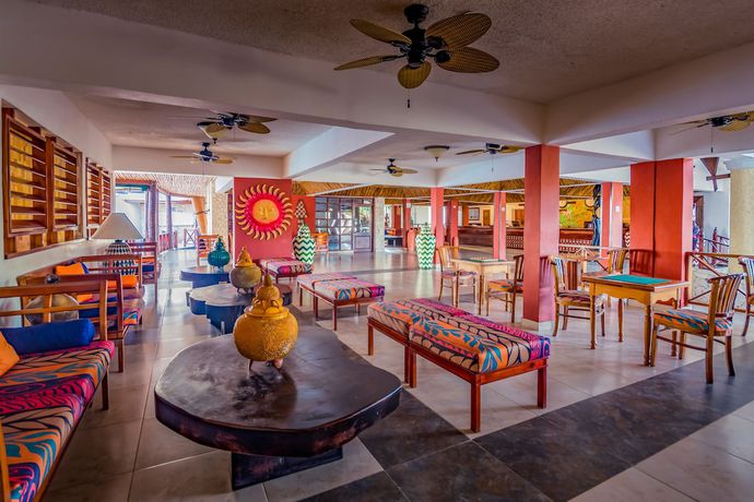 Imagen de los interiores del Hotel Decameron Club Caribbean Runaway Bay, Ramada All Inclusive. Foto 10