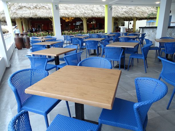 Imagen del bar/restaurante del Hotel Decameron Isla Coral. Foto 3