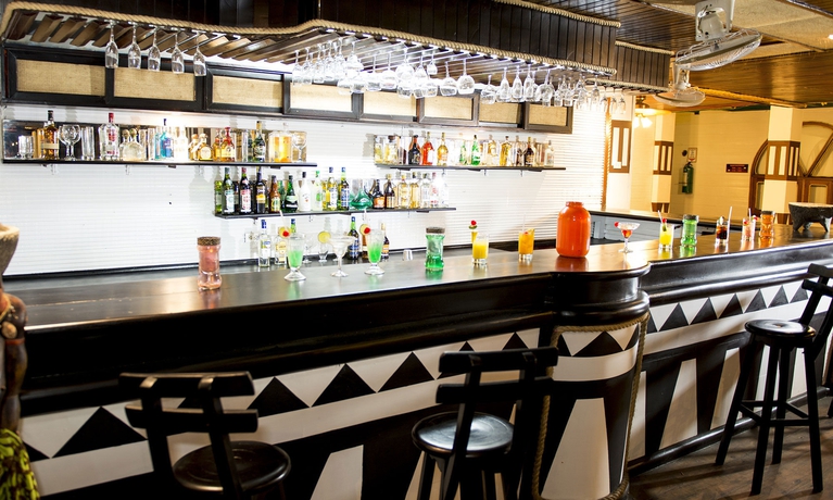 Imagen del bar/restaurante del Hotel Decameron Isla Palma. Foto 5