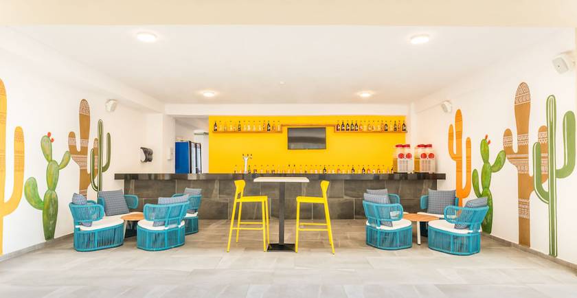 Imagen de la piscina del Hotel Decameron La Marina Guayabitos, Ramada All-Inclusive Resort. Foto 17