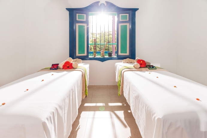 Imagen de la piscina del Hotel Decameron Las Heliconias. Foto 19